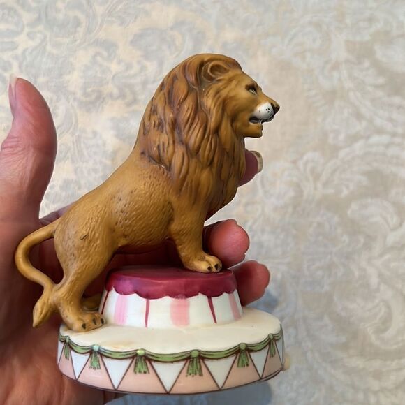 Vintage Wallace Berrie 1983 porcelain #9608 Lion no chips cracks or fading EVC - Picture 10 of 11